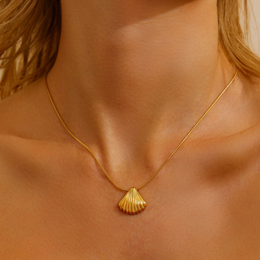 Scallop Shell Pendant Necklace - Gold - Necklace - ONNNIII