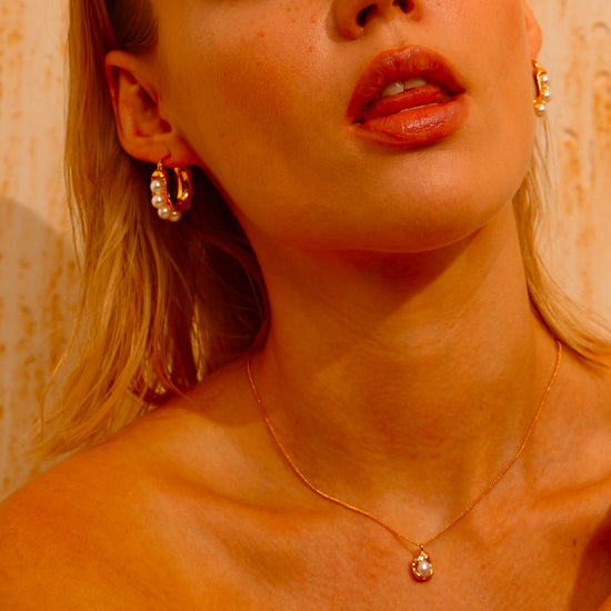 Pearl Hoop Earrings - Gold - Earrings - ONNNIII