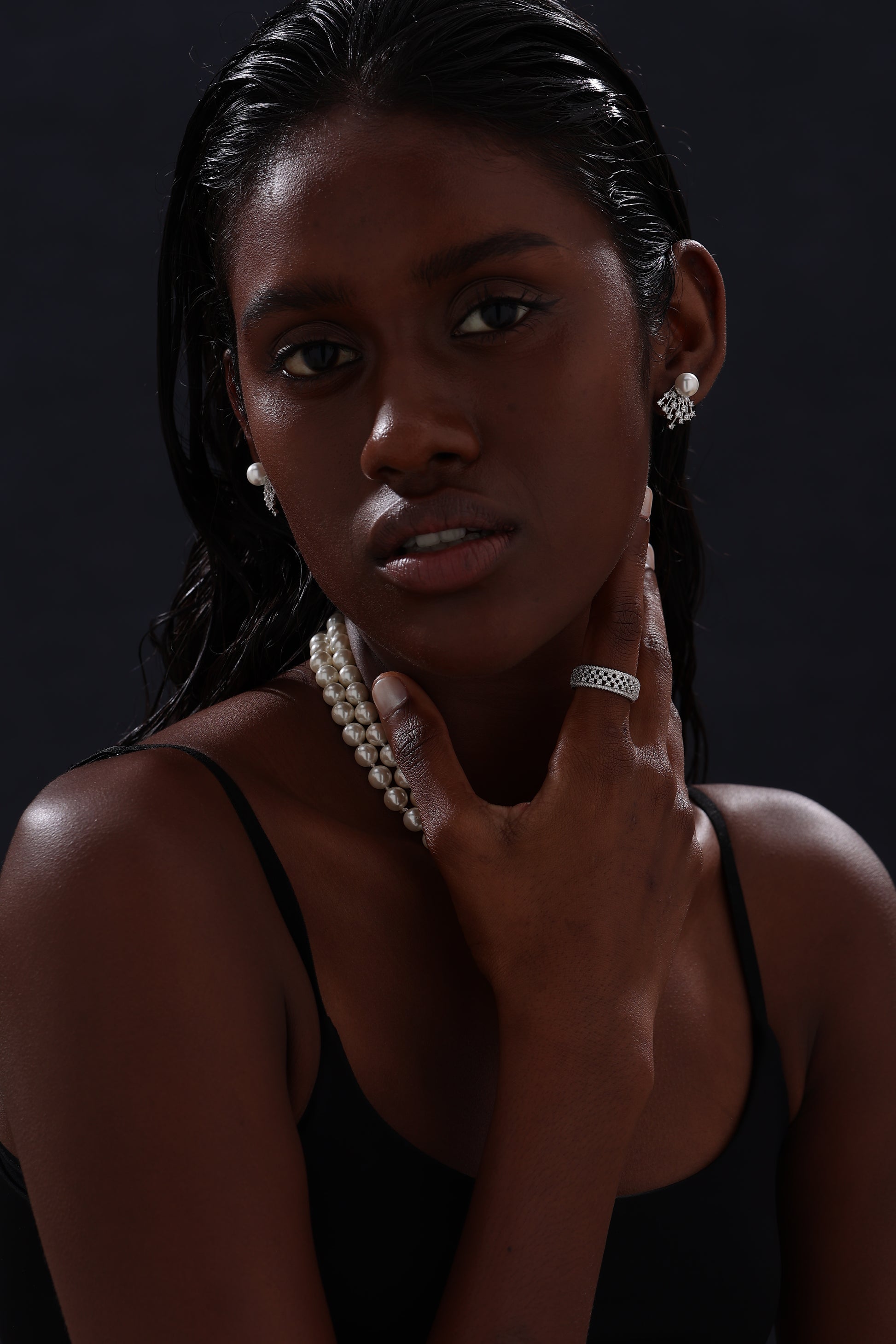 Pearl Scallop Stud Earrings - Earrings - ONNNIII
