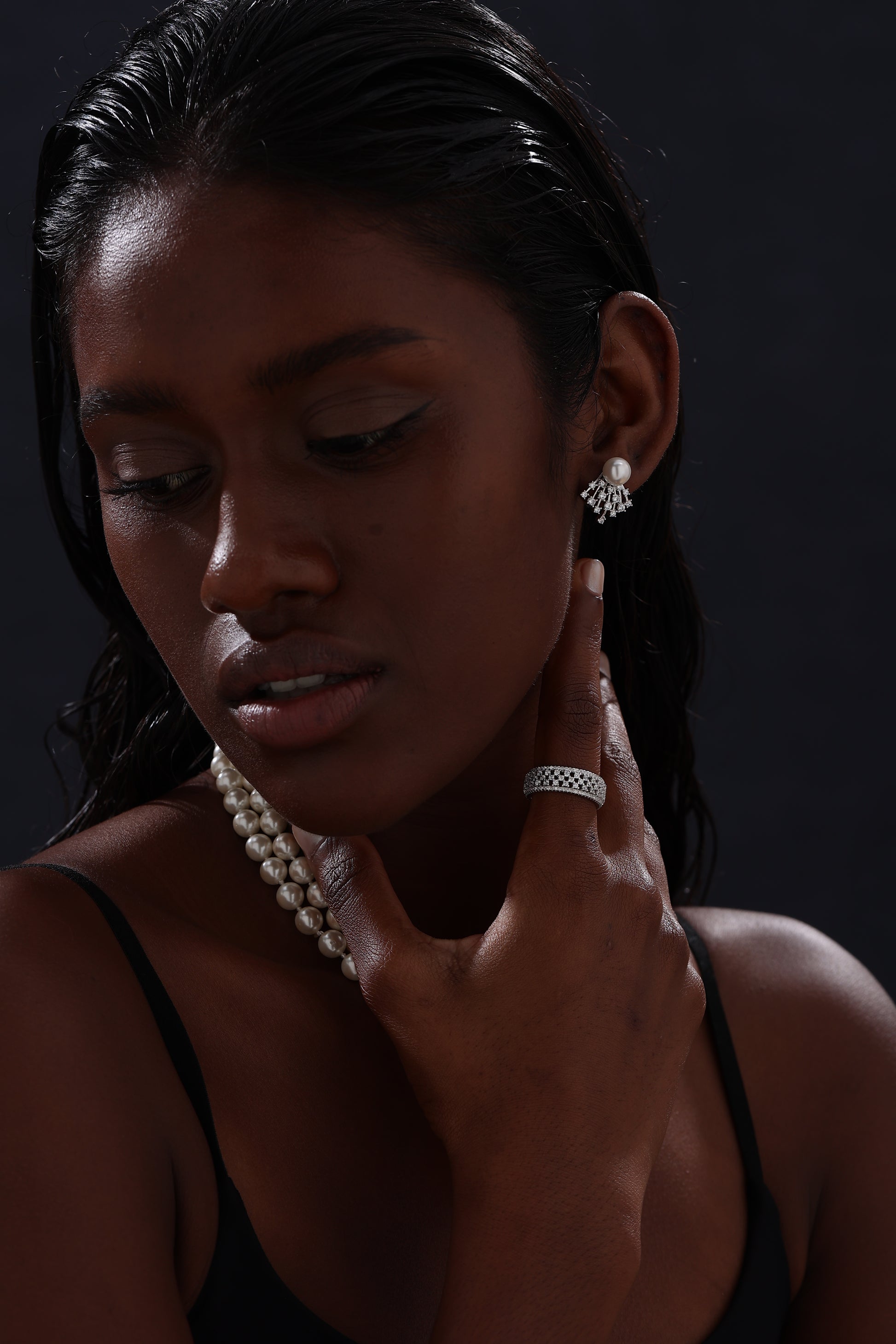 Pearl Scallop Stud Earrings - Earrings - ONNNIII