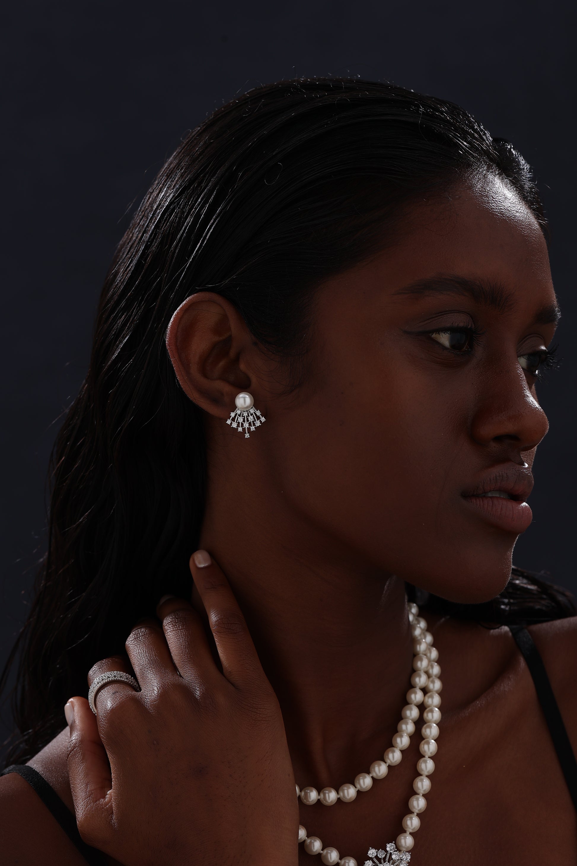 Pearl Scallop Stud Earrings - Earrings - ONNNIII