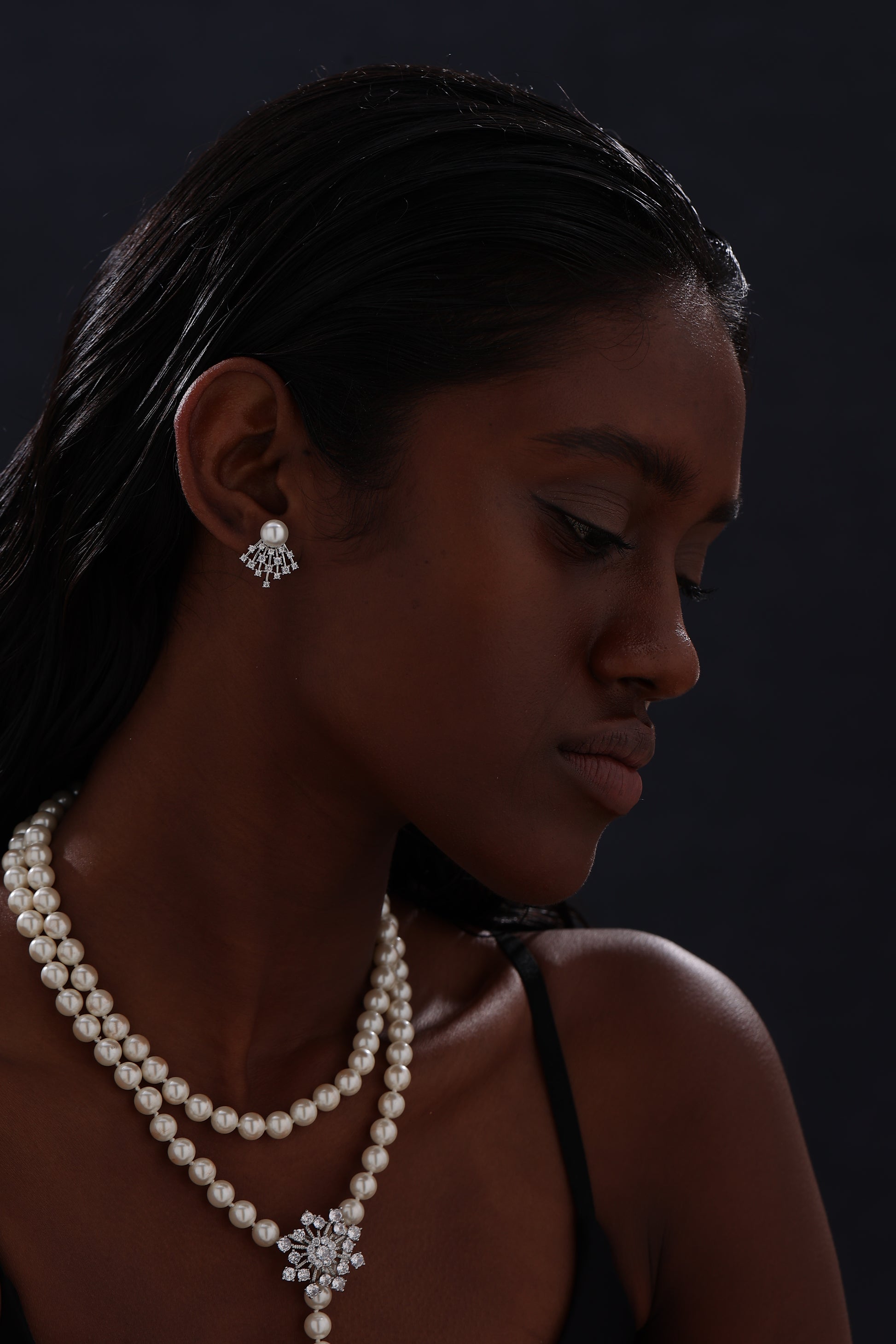 Pearl Scallop Stud Earrings - Earrings - ONNNIII
