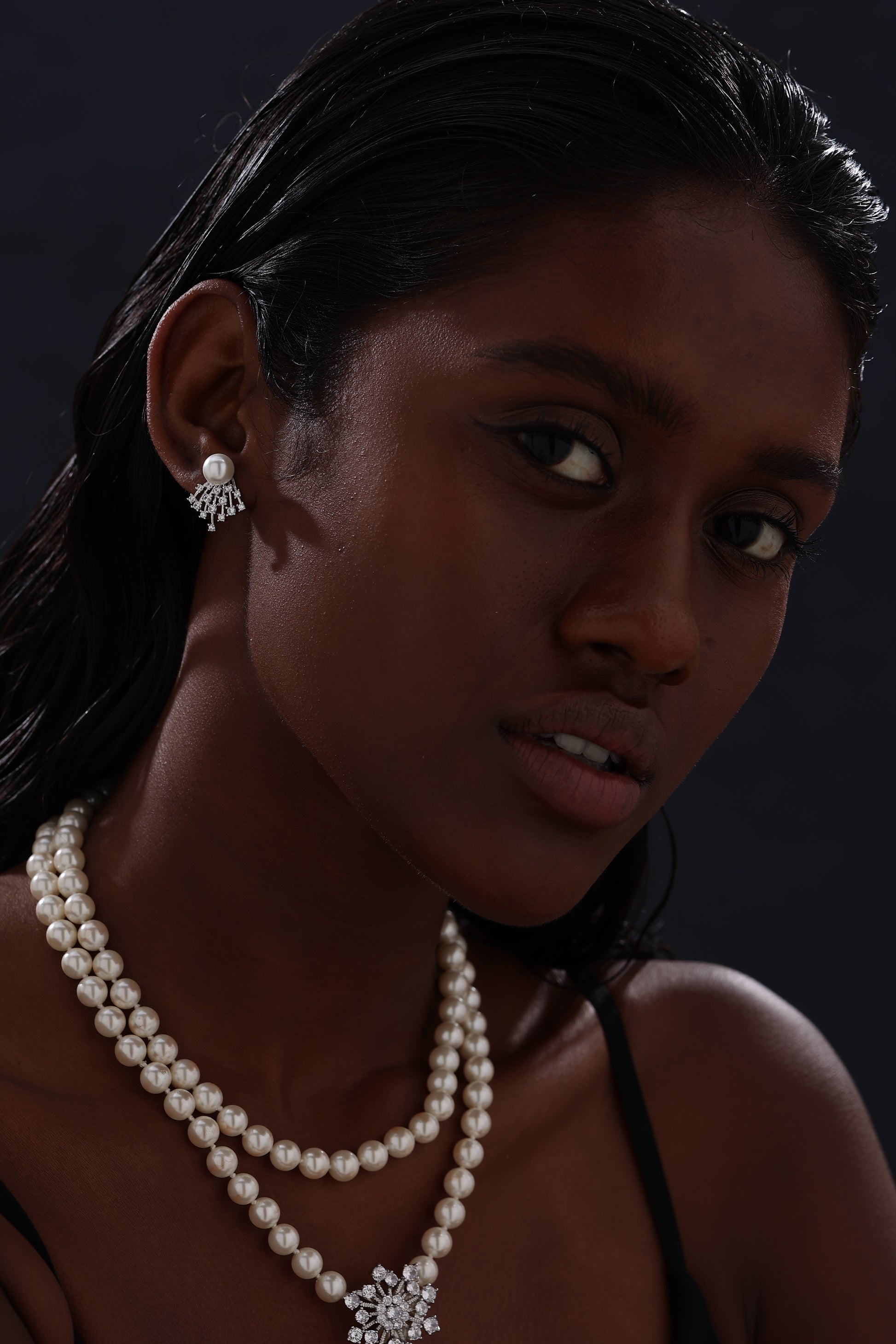 Pearl Scallop Stud Earrings - Earrings - ONNNIII