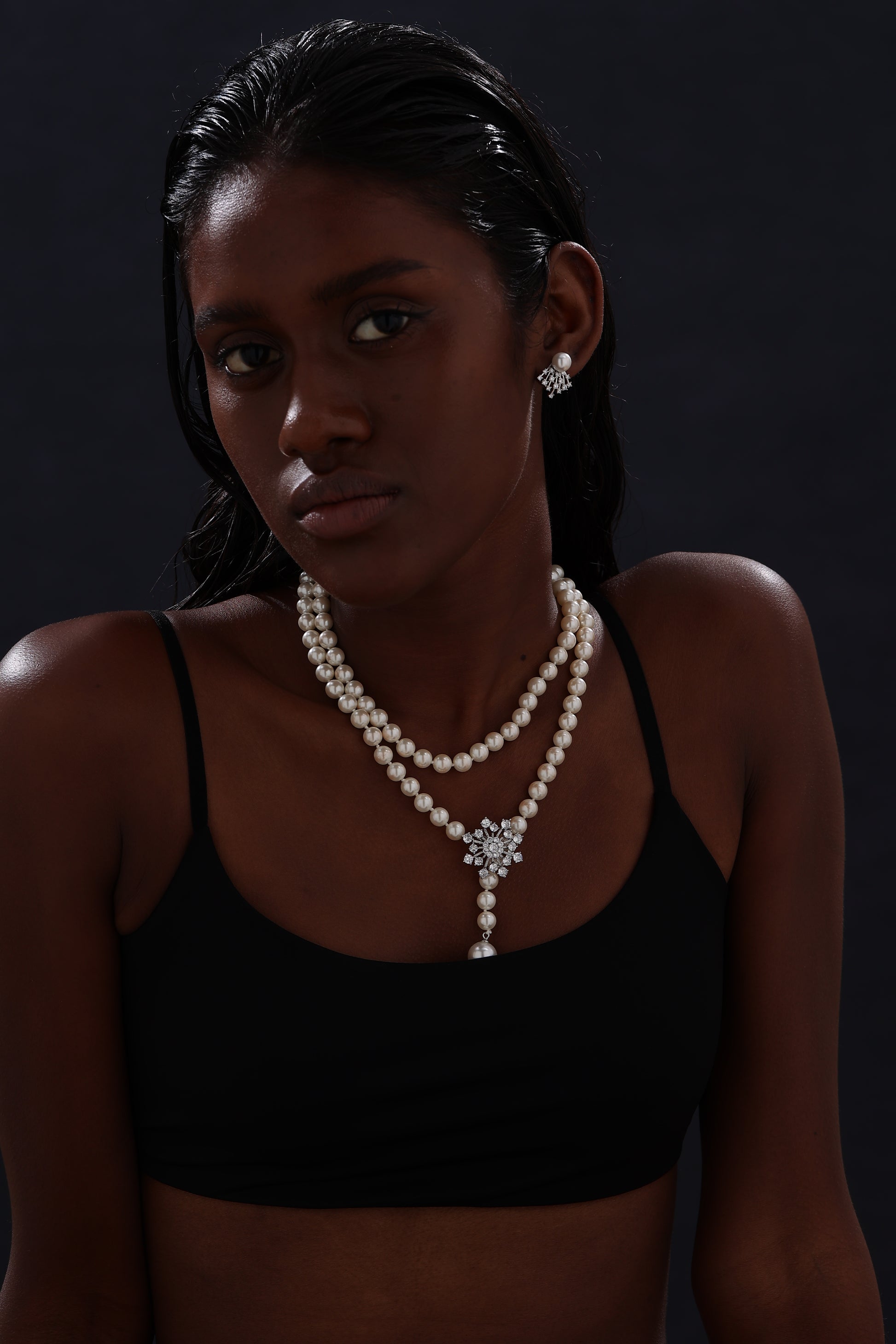 Pearl Scallop Stud Earrings - Earrings - ONNNIII