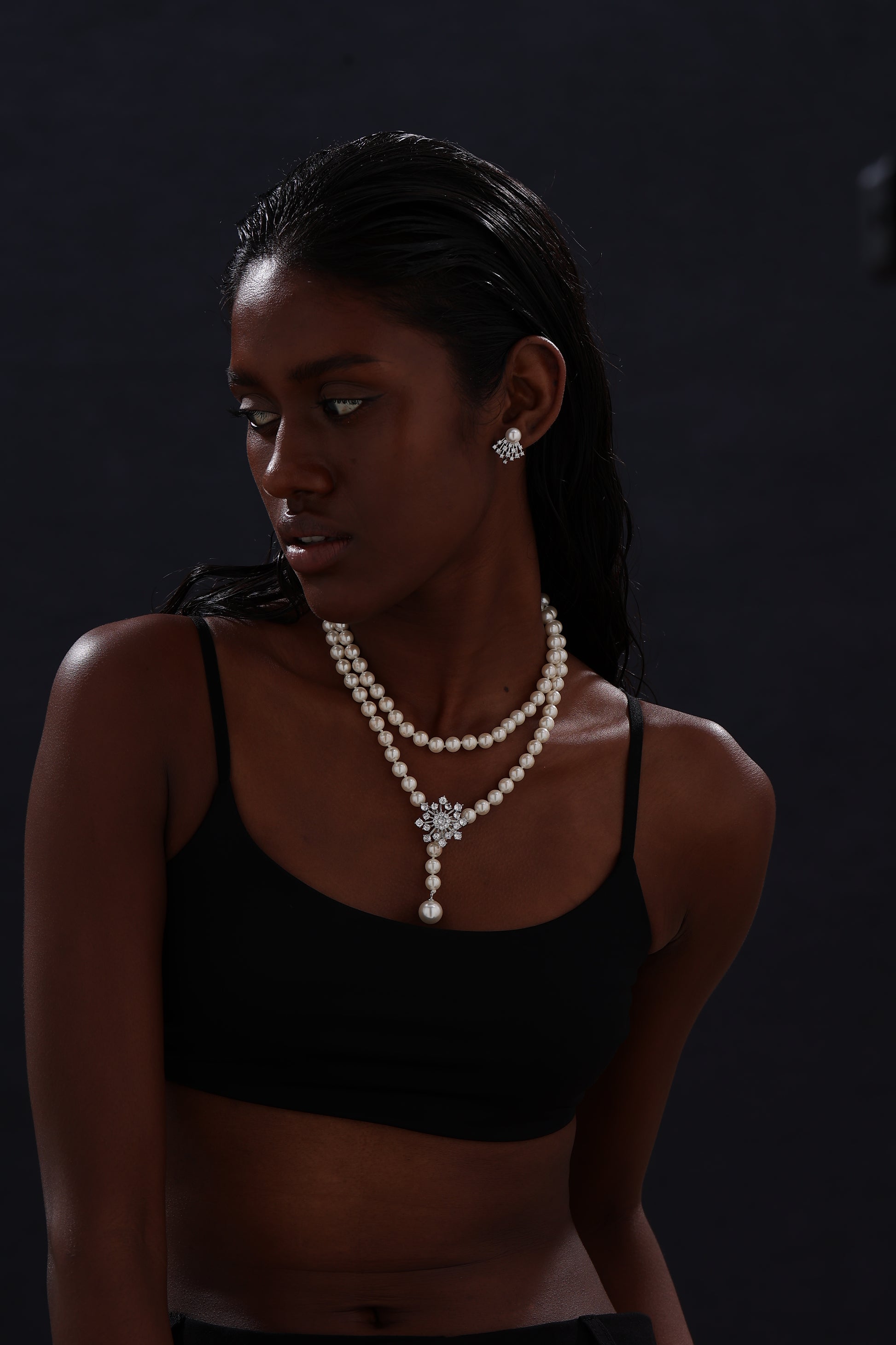 Pearl Scallop Stud Earrings - Earrings - ONNNIII