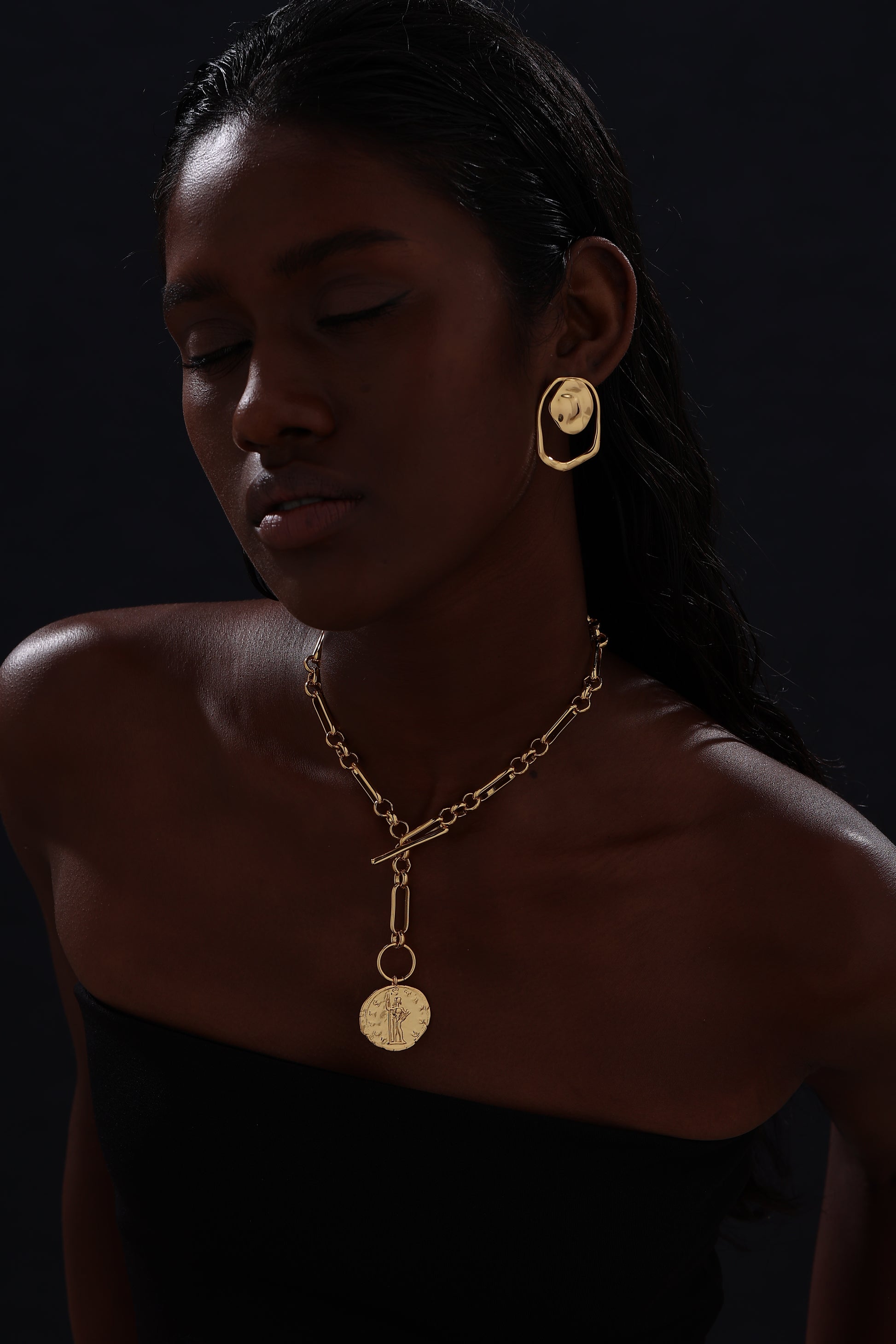 T-bar Curb Chain Necklace with Ancient Coin - Unisex - Necklace - ONNNIII