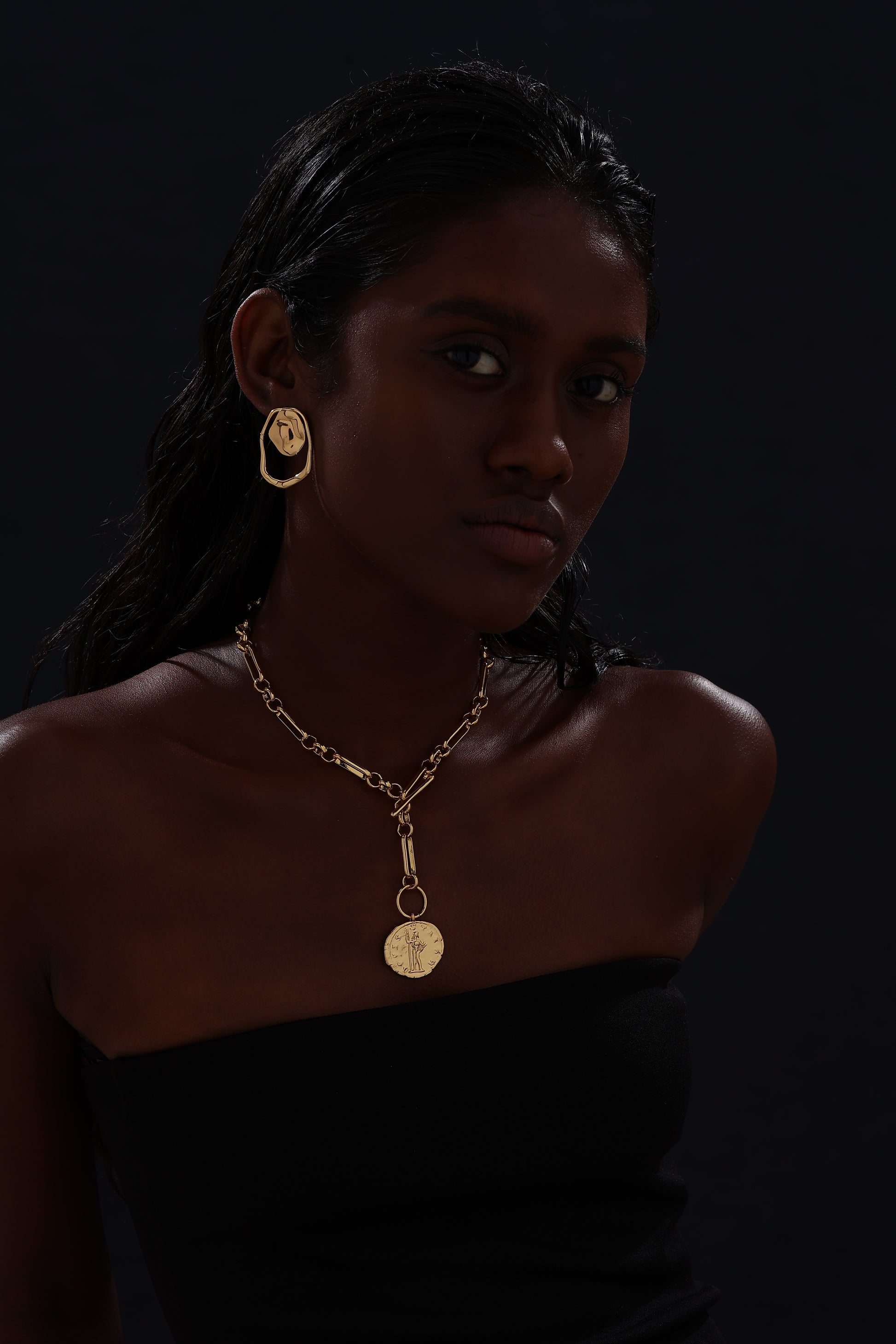 T-bar Curb Chain Necklace with Ancient Coin - Unisex - Necklace - ONNNIII