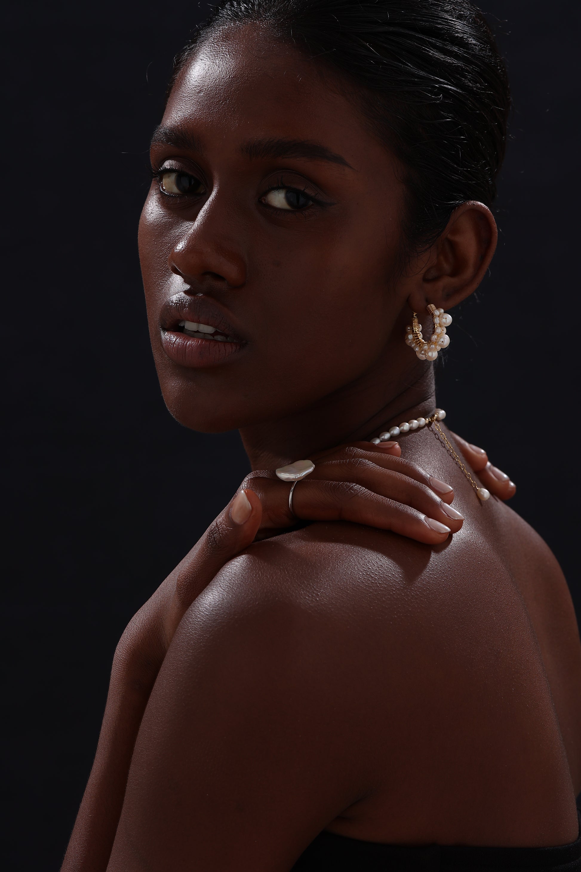 Freshwater Pearl Hoop Earrings - Earrings - ONNNIII