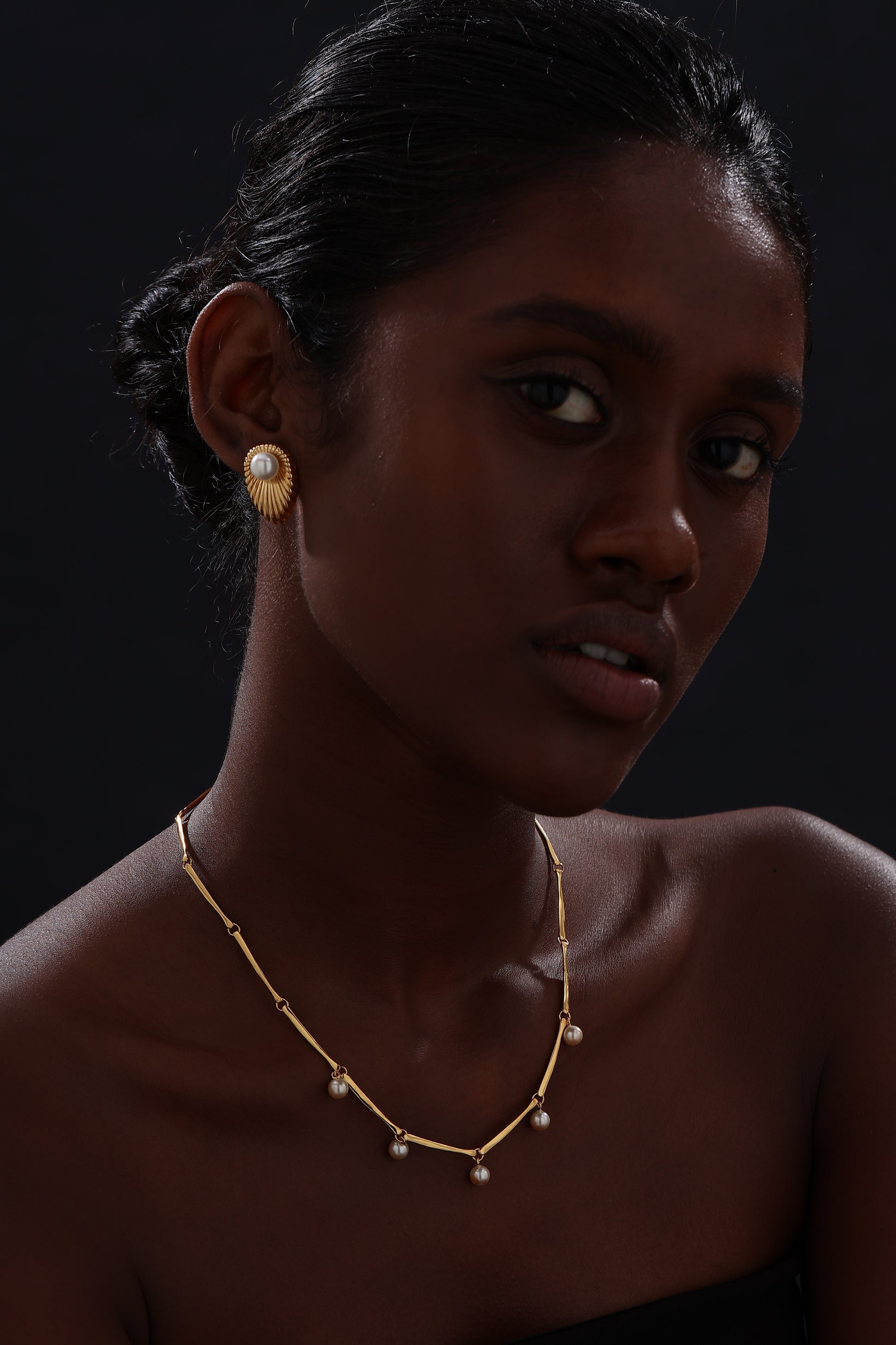 Oval Textured Stud Earrings Inlaid with Pearl - Earrings - ONNNIII