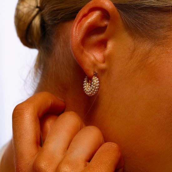 Pearl Pavé Huggie Earrings - Earrings - ONNNIII