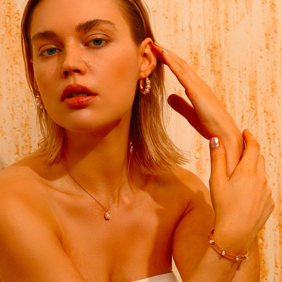 Pearl Hoop Earrings - Gold - Earrings - ONNNIII
