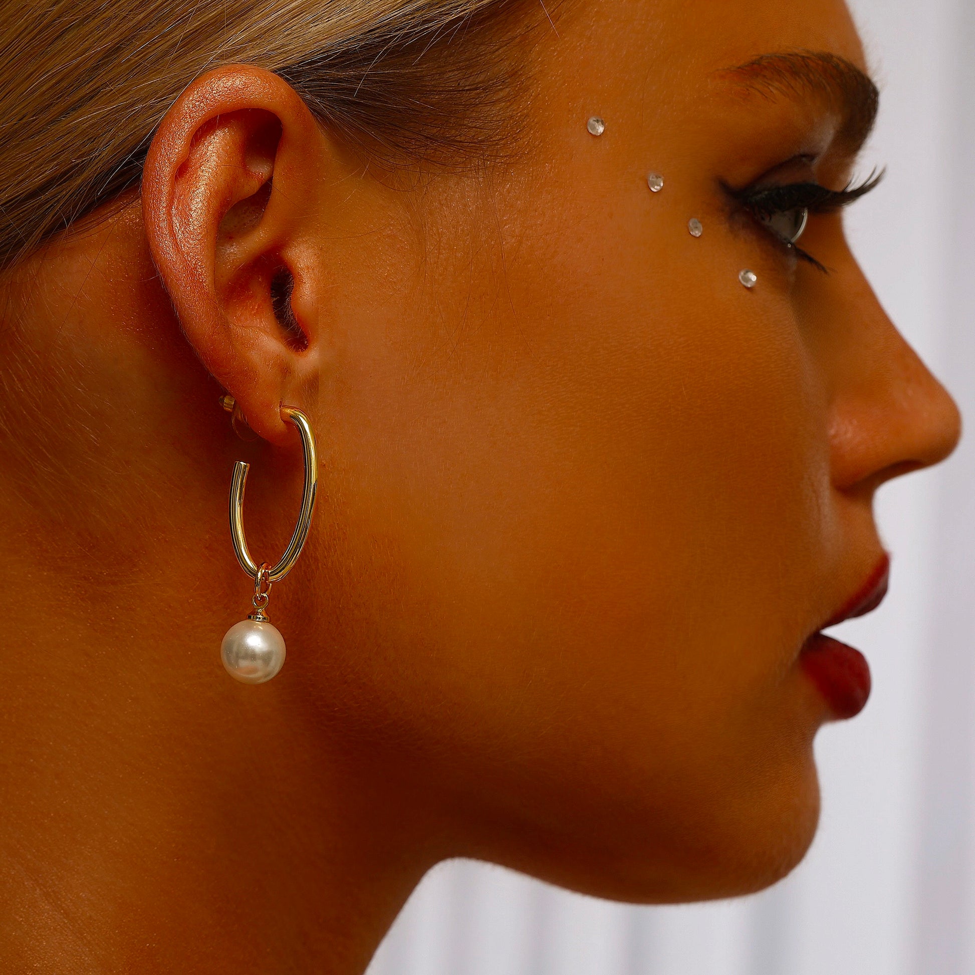 Oval Hoops with Pearl - Gold - Earrings - ONNNIII