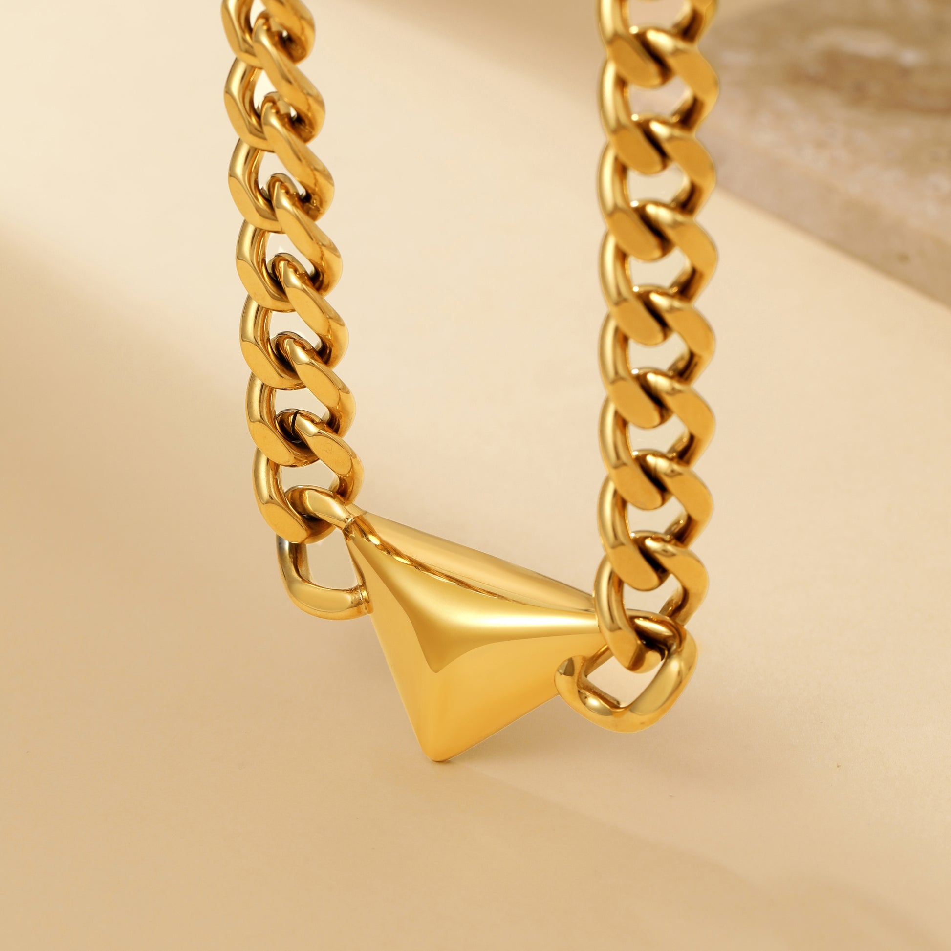 Triangle Curb Chain Necklace - Unisex - Necklace - ONNNIII