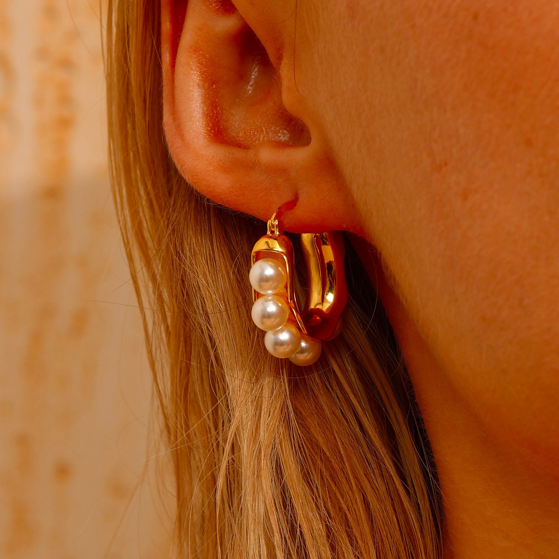 Pearl Hoop Earrings - Gold - Earrings - ONNNIII
