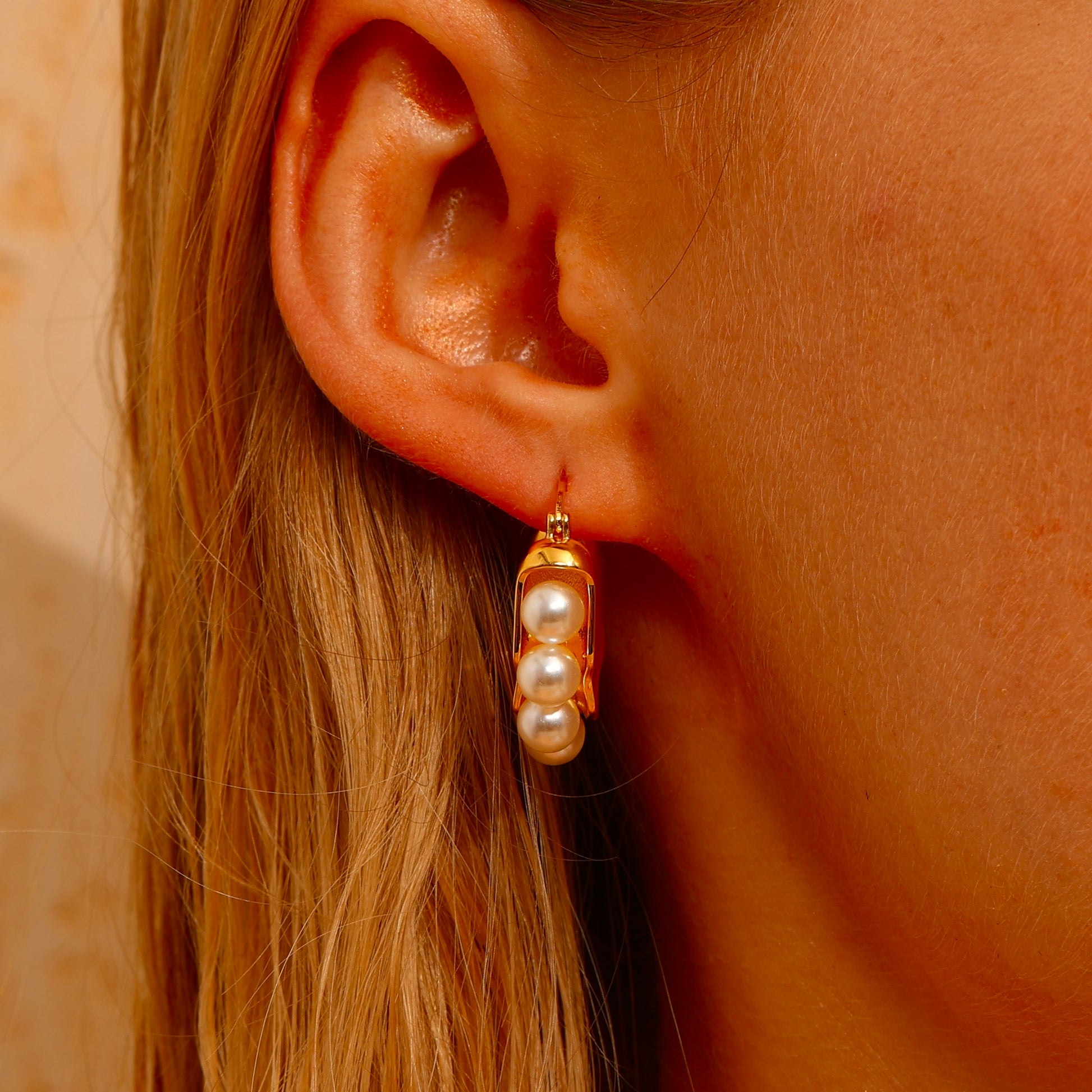 Pearl Hoop Earrings - Gold - Earrings - ONNNIII