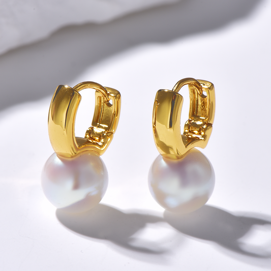 Pearl Huggie Earrings - 18K Gold Plated - Earrings - ONNNIII