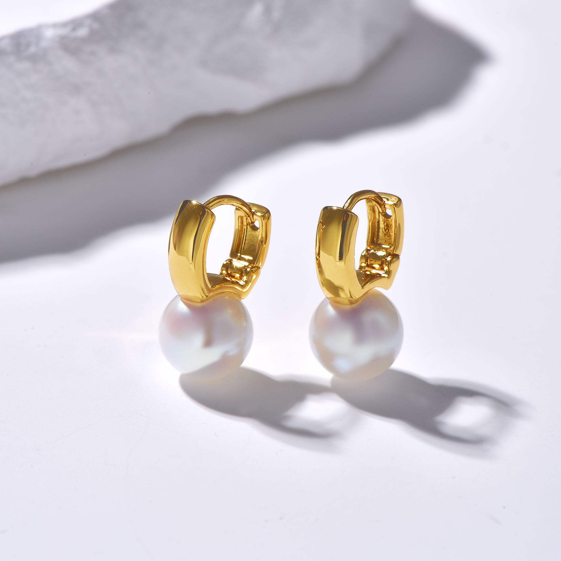 Pearl Huggie Earrings - Earrings - ONNNIII