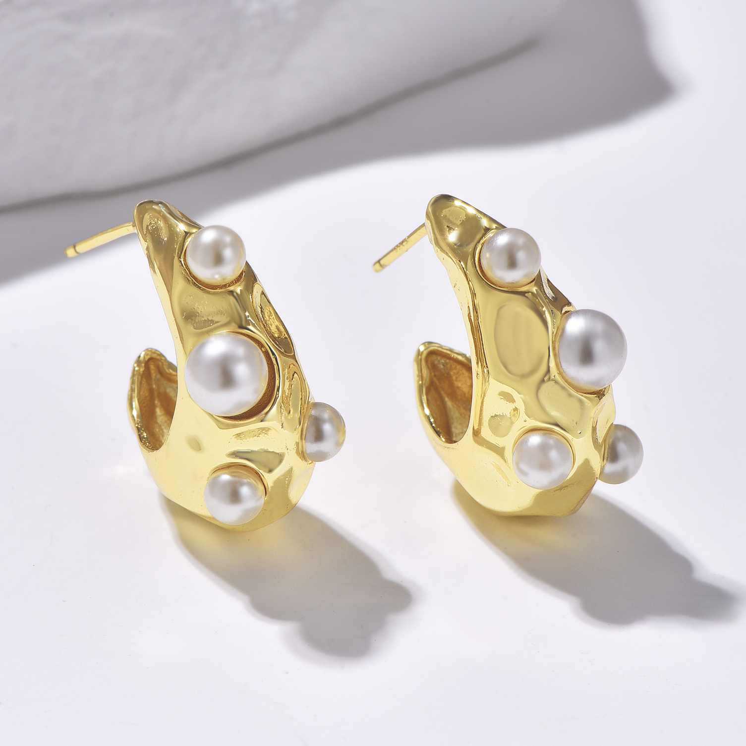 Textured Hoop Earrings Pearl Inlaid - Gold - Earrings - ONNNIII