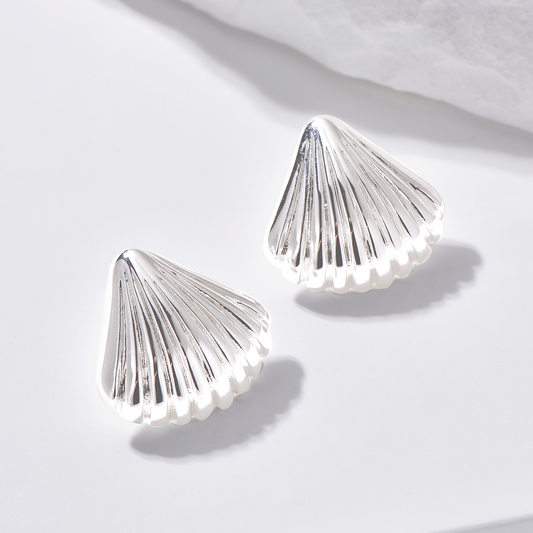 Scallop Shell Stud Earrings - Silver Plated - Earrings - ONNNIII
