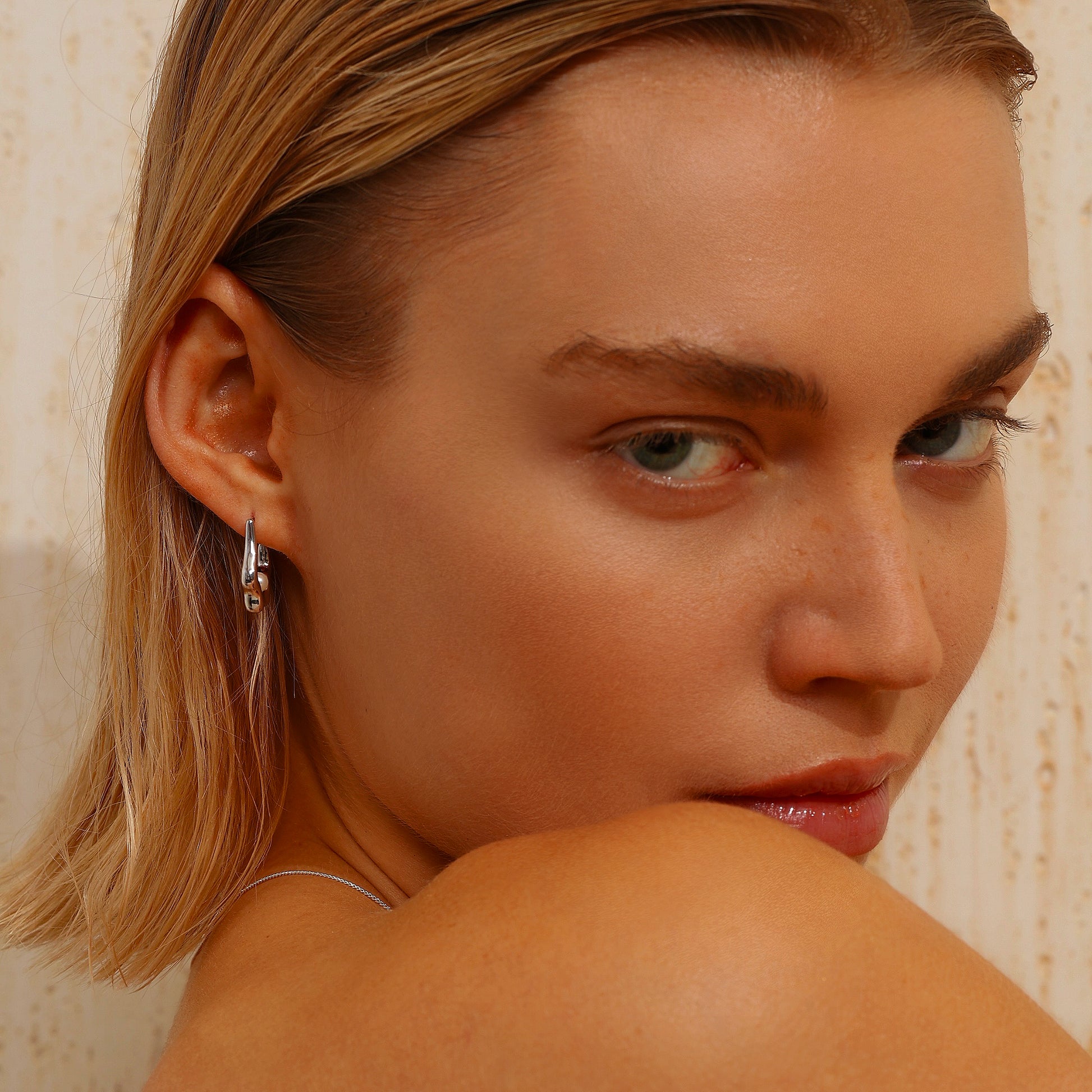 Pearl Huggie Earrings - Silver - Earrings - ONNNIII