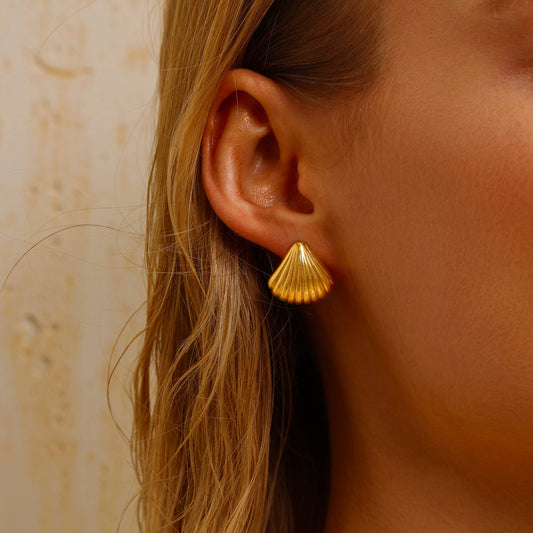 Shell Stud Earrings - Gold - Earrings - ONNNIII