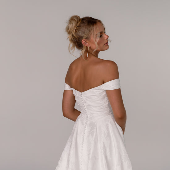 Stiltora Pearl Drop Earrings - Default Title - Earrings - ONNNIII