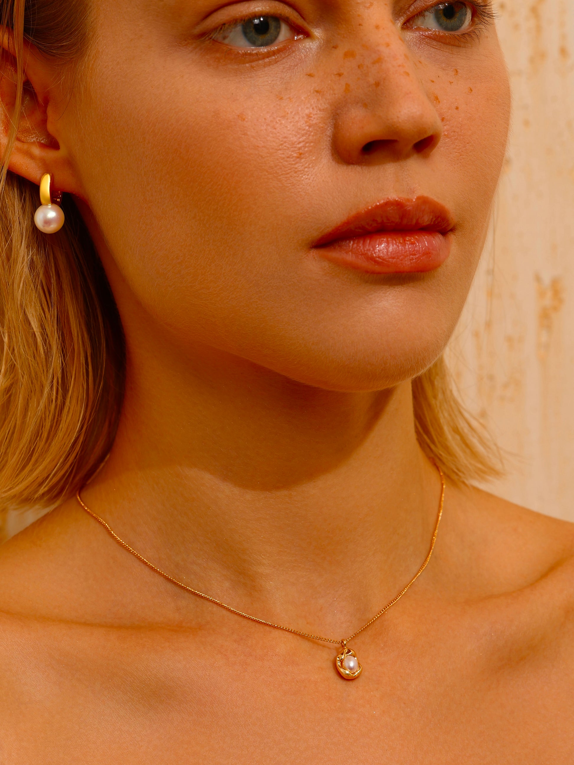 Pearl Huggie Earrings - Earrings - ONNNIII