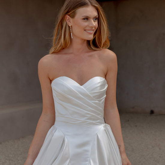 Stiltora Pearl Drop Earrings - Default Title - Earrings - ONNNIII