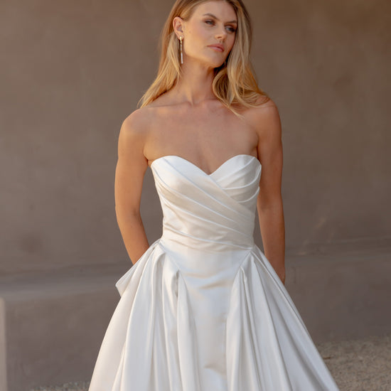 Stiltora Pearl Drop Earrings - Default Title - Earrings - ONNNIII